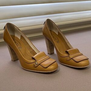 Tod's Chic Tan Leather Heels